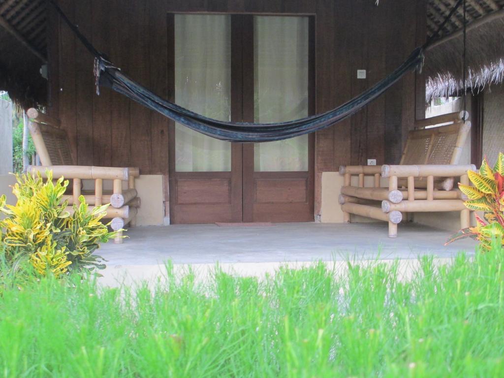 Selong Belanak Bungalows Exterior foto