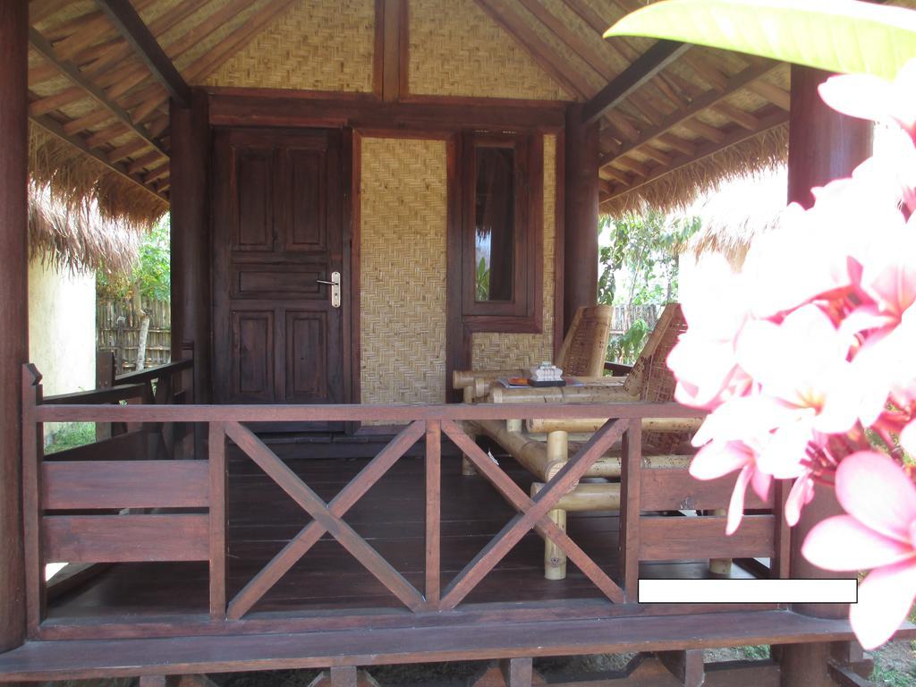 Selong Belanak Bungalows Exterior foto