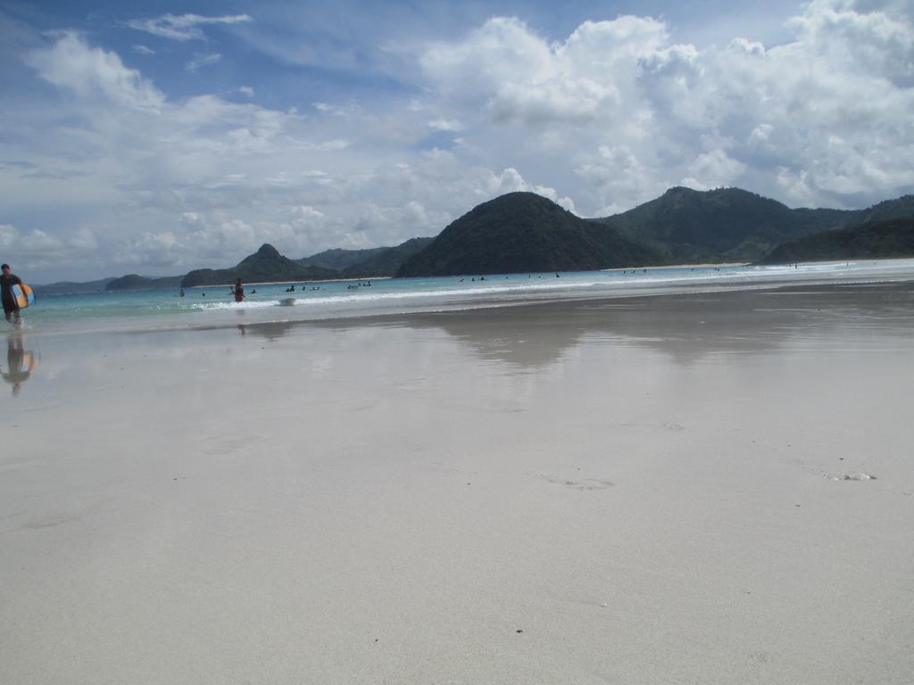 Selong Belanak Bungalows Exterior foto